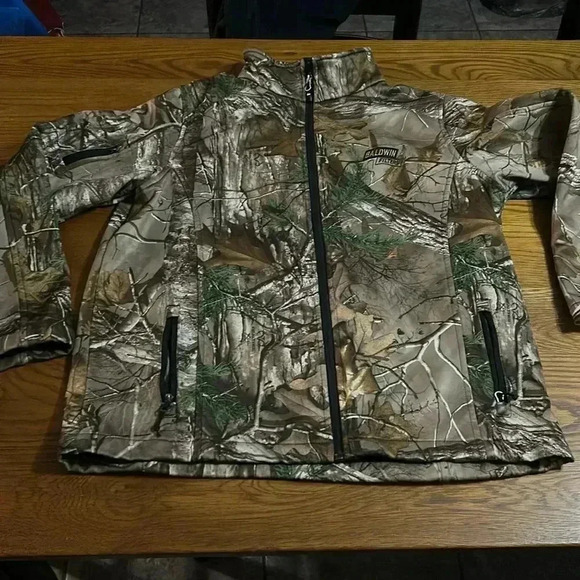 Dunbrooke premium RealTree Xtra branded soft shell camo full zip coat Size Large - Picture 1 of 10